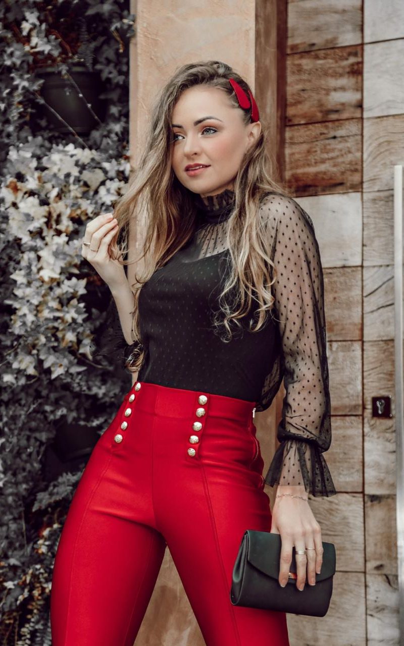 calça max power com botões dourados